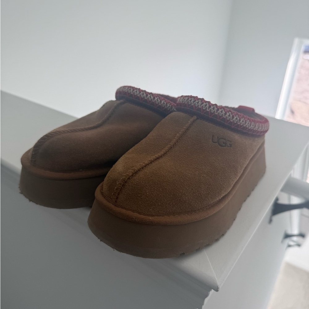 Lightly Used - UGG Tan Suede Taz Slippers with Red Accent